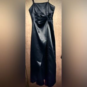 Stunning Black Evening Gown by Morgan & Co. sz 9/10.  Wedding guest, prom, grad